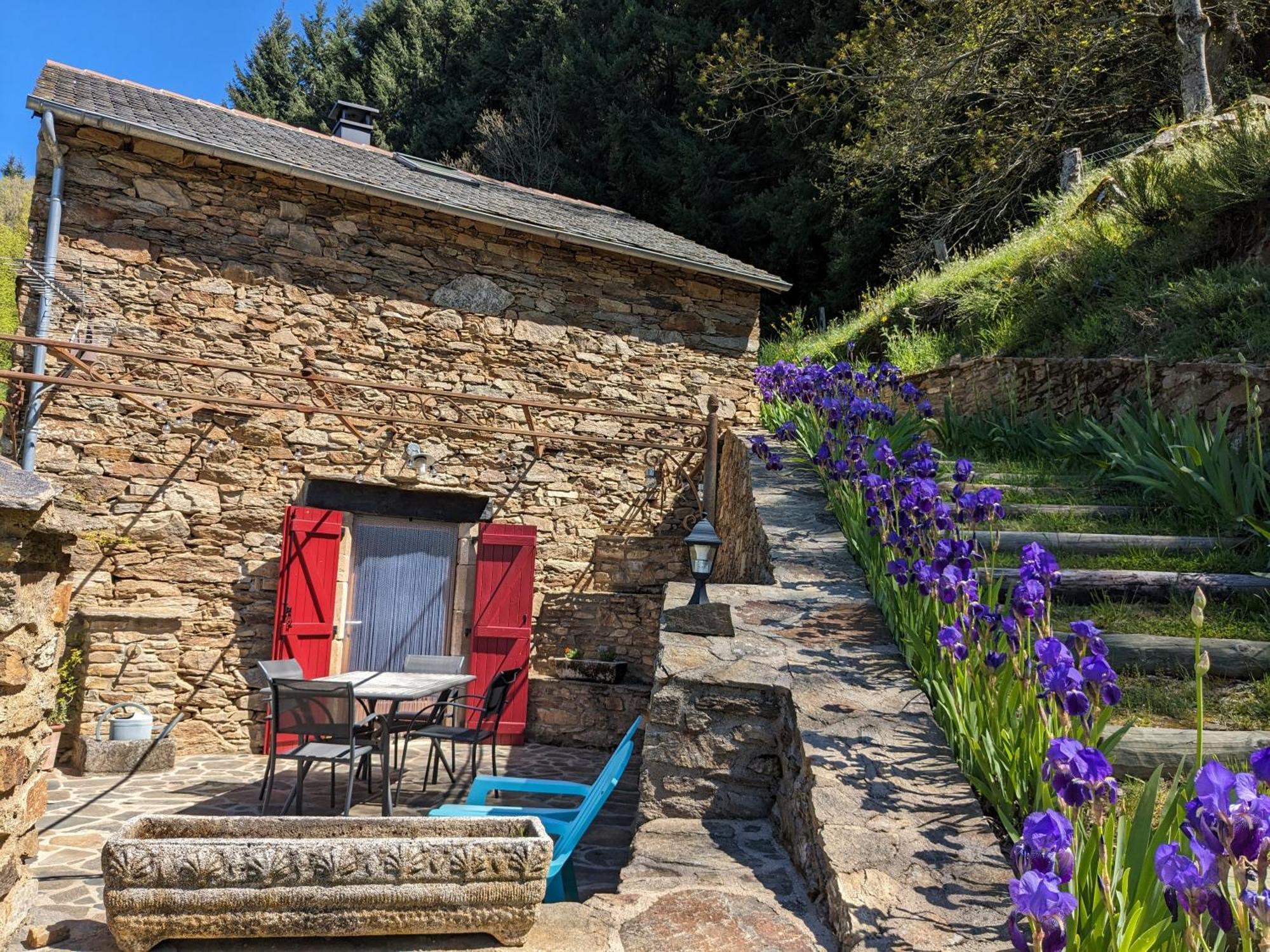 Petite Bergerie En Pierres Confort * Salles-Curan
